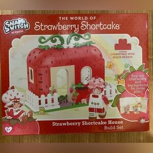 Strawberry Shortcake House Build Set 97 pieces - Red and White